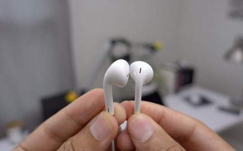 AppleS Lightning Earpods Or Audiophiles Out Of Place